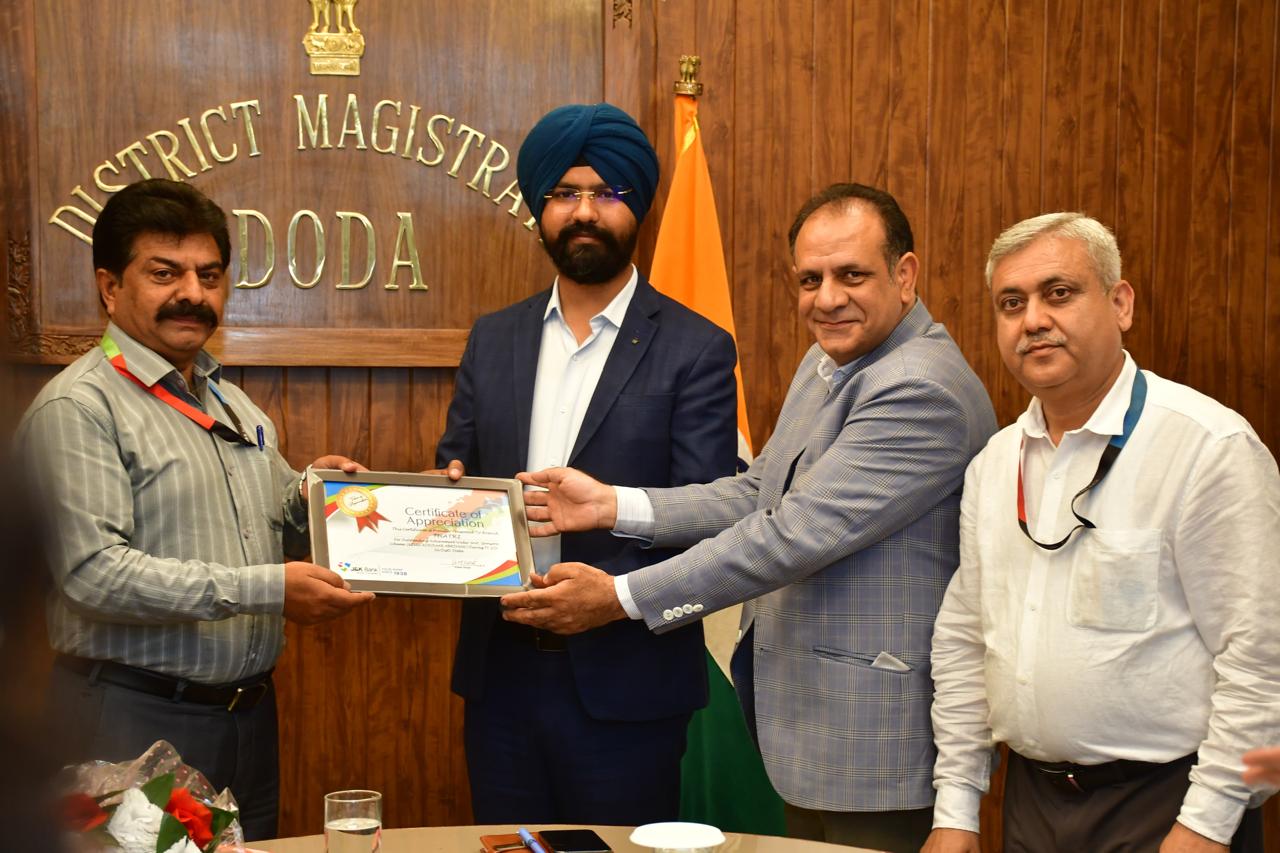 J&K Bank branches felicitated for outstanding implementation of government schemes in Doda 